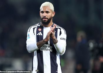 Man City razmišlja o prelasku Juventusovog veznjaka Douglasa Luiza samo šest mjeseci nakon njegovog odlaska iz Aston Ville… s Omarom Marmoushom na liječničkom pregledu prije njegovog transfera iz Frankfurta vrijednog 63 milijuna funti