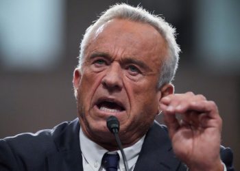 Massachusetts ‘Elizabeth Warren i RFK Jr Spar preko zahtjeva za cjepivo i zarađivanje novca