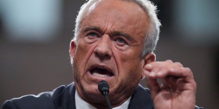 Massachusetts ‘Elizabeth Warren i RFK Jr Spar preko zahtjeva za cjepivo i zarađivanje novca