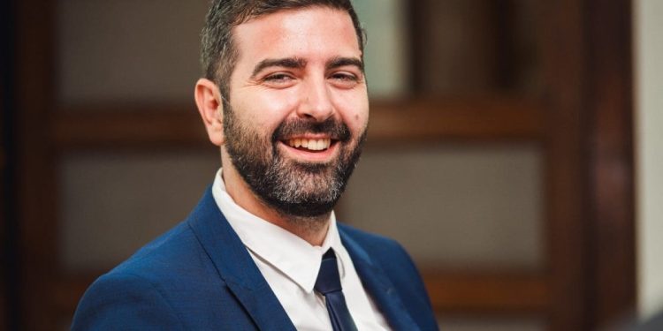 Matijević o Draganu Primorcu: “Krenuo je u kampanju kao fake ujedinitelj Hrvatske, a sada postaje desničar koji više ne prepoznaje ni umjetnički performans u pjesmi…”