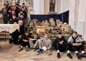 Ministranti ove župe pored Splita su novac od blagoslova kuća donirali samohranim roditeljima i najpotrebitijima