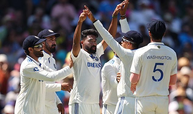 Mladi australski napadač Sam Konstas IZRUGAN od strane indijskih igrača nakon prvog otkaza u SCG – jer je Jasprit Bumrah poslan u bolnicu na skeniranje zbog misteriozne ozljede