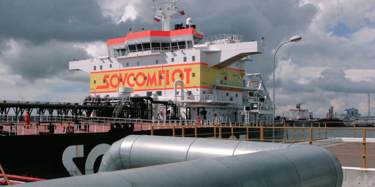 Mogu li američke sankcije zaustaviti izvoz ruske sirove nafte u Indiju? — RT Indija