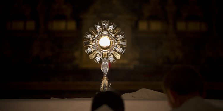 Molitva svete Faustine pred Presvetim: Čudesni trenutak koji nadahnjuje vjernike i danas