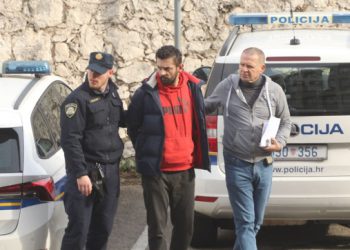 Muškarcu koji je prijetio da će raznijeti stan u Mokošici određen istražni zatvor, u pritvoru mu se nalazi i supruga (FOTO/VIDEO)