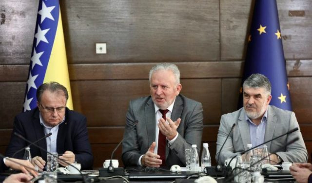 NAJAVLJENE OLAKŠICE ZA POSLODAVCE Minimalna plaća raste, doprinosi do 450 KM oslobođeni