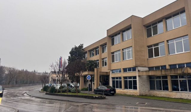 (NE)ZADOVOLJNI NAKNADOM ZA DIJETE Nitko se nije pojavio na prosvjedu u Širokom Brijegu