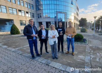 NEZADOVOLJNI RADNICI ELEKTROPRIVREDE Traže smjenu generalnog direktora i kompletne uprave poduzeća