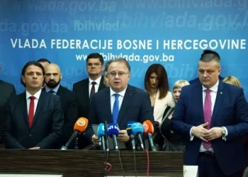 NISU ZABORAVILI NA SEBE Nerminu Nikšiću, Lidiji Bradari, federalnim ministrima veća plaća za oko 500 maraka