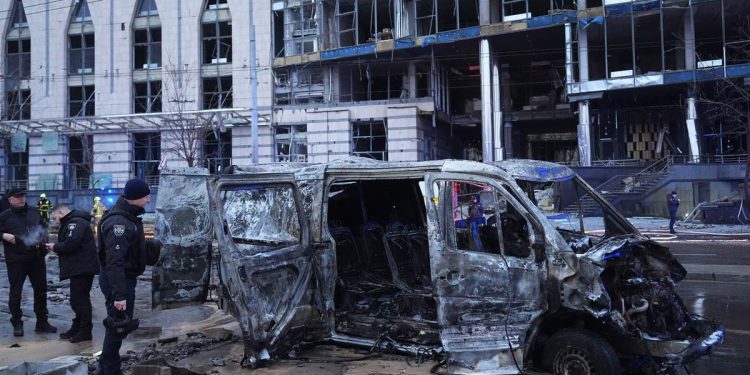 Najnovije Ukrajina-Rusija: Četvero mrtvih u Kijevu dok su Putinove snage lansirale baražnu paljbu bespilotnih letjelica i projektila