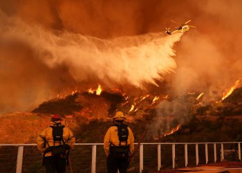Najnoviji požari u LA-u: Vatrogasci će se suočiti s vjetrovima brzine 70 km/h koji potiču ‘eksplozivan rast požara’ dok se broj mrtvih penje na 24