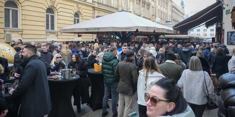 Najveće povećanje plaća osjetili su zaposlenici u javnoj upravi