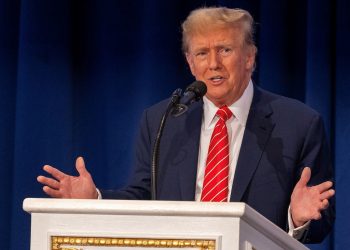 Nakon burnog prvog tjedna na dužnosti, Donald Trump će držati nogu na gasu