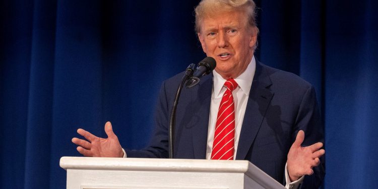 Nakon burnog prvog tjedna na dužnosti, Donald Trump će držati nogu na gasu