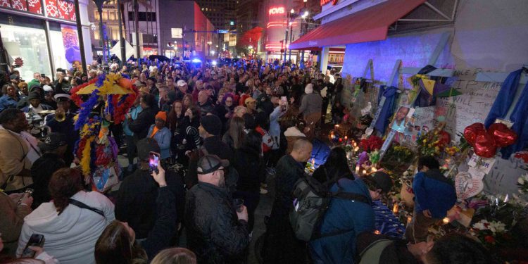 Napad u New Orleansu pokreće poznatu raspravu: Može li Bourbon Street biti sigurna?