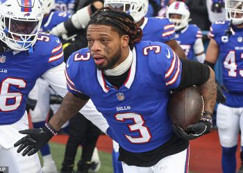 Navijači NFL-a ismijavali Damara Hamlina zbog slavlja u igri doigravanja Bills… dvije godine nakon srčanog zastoja