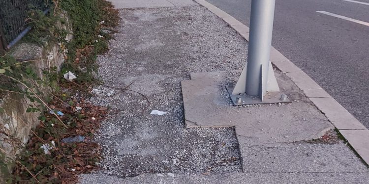 Neasfaltirani dio nogostupa više od dva mjeseca ‘bode oči’ građanima: “Treba se ovo riješiti”