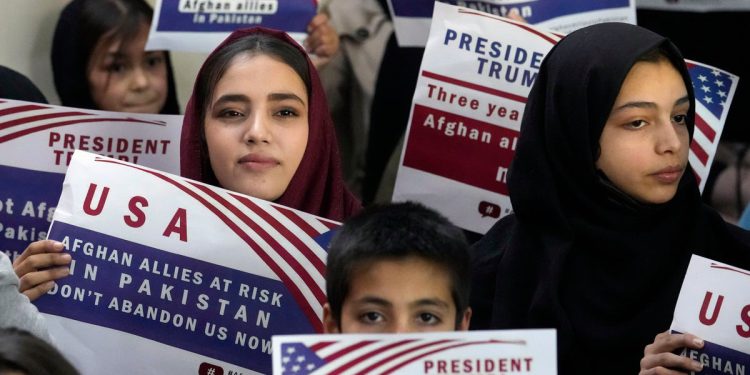 Nema više novca za iznajmljivanje: izbjegličke agencije se trude razumjeti što Trumpova nova zabrana znači