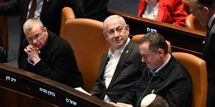 Netanyahu se protivio uputama liječnika, pojavio se u izraelskom parlamentu nakon operacije