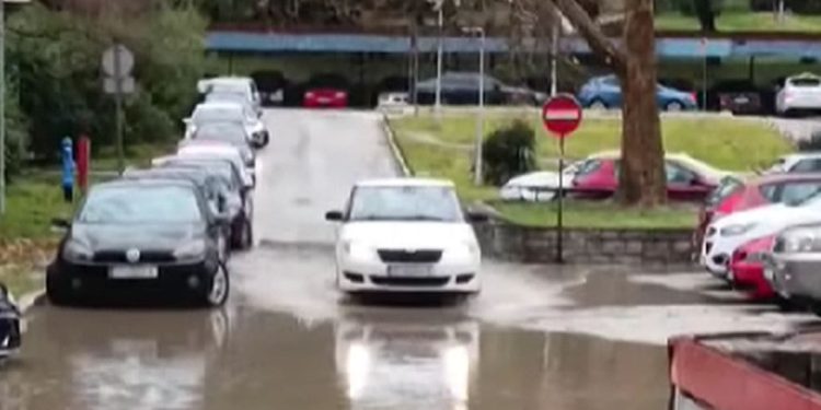 Nevjerojatan prizor na Križinama. Kako uopće ući u bolnicu?