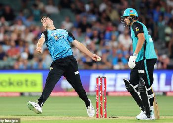 Nevjerojatan trenutak u BBL-u dok se tata bacača hvata u gužvi nakon što sin dobije šest udaraca: ‘Nema šanse!’