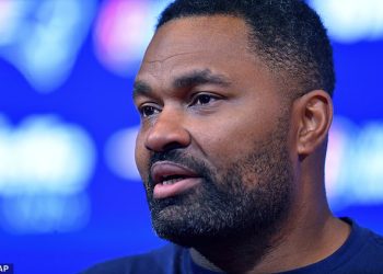 New England Patriotsi su otpustili Jeroda Mayoa samo nekoliko minuta nakon što je vodio momčad do pobjede u posljednjem danu koja ih je izgubila kao broj 1 na draftu