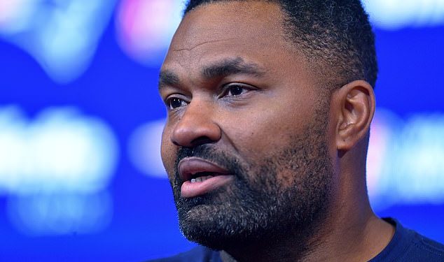 New England Patriotsi su otpustili Jeroda Mayoa samo nekoliko minuta nakon što je vodio momčad do pobjede u posljednjem danu koja ih je izgubila kao broj 1 na draftu