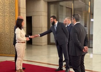 Njemački Baerbock govori o sirijskom skandalu rukovanja — RT World News