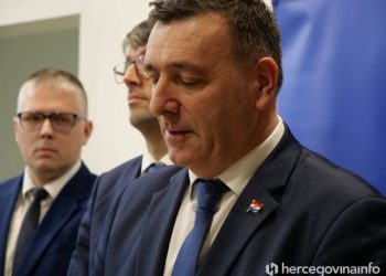 ODLUKA KOJA JE UZBURKALA JAVNOST Premijer ŽZH objasnio zbog čega naknade za djecu ostaju 500 KM