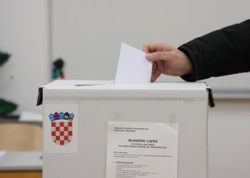 OTVORENA BIRALIŠTA Hrvati biraju predsjednika države, prvi birači već glasali | NACIONAL.HR