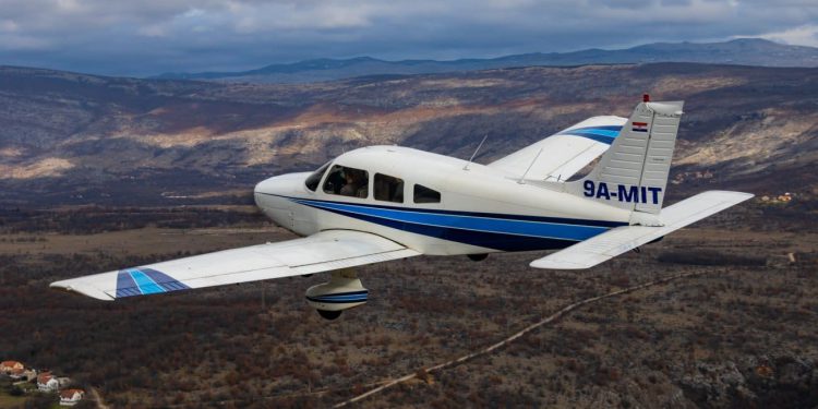 Obilježena 33. obljetnica pogibije zrakoplovaca u sinjskom naselju Šimci