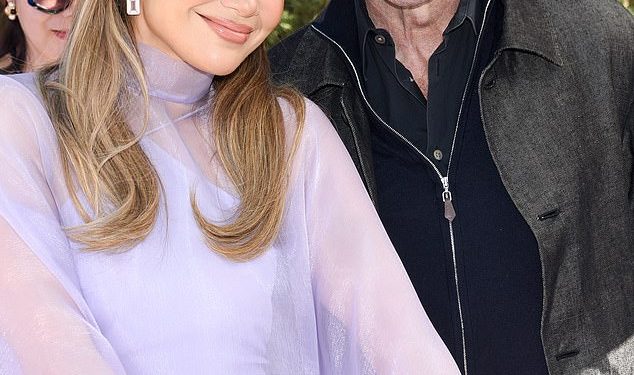 Obožavatelji su podivljali kad se Jennifer Lopez ponovno ujedinila s kolegom iz Maid In Manhattana Ralphom Fiennesom 22 godine kasnije