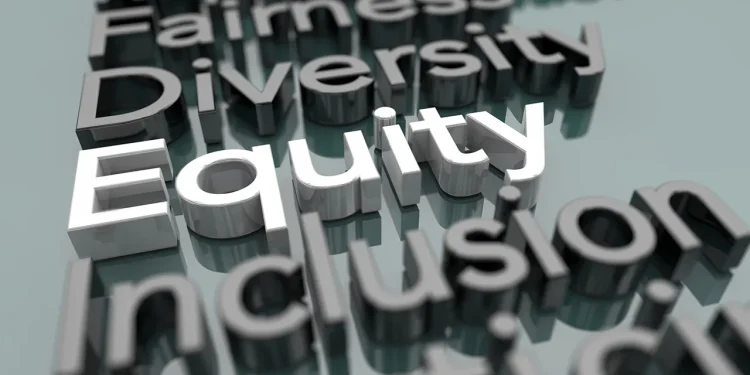 Odjel DEI države Srednjeg zapada odbacio je prvi veliki akt novog guvernera