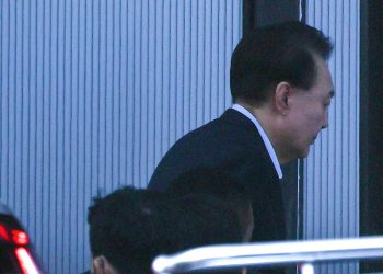 Opozvani južnokorejski predsjednik pritvoren je tjednima nakon kaosa uvođenja vojnog prava