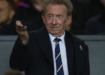 Oproštaj od nogometaša filmske zvijezde odjevenog u crveno Manchester Uniteda: Denis Law imao je slavu, glamur i golove, ali s tračkom poniznosti – utjelovio je ono za što bi se klub trebao zalagati, piše IAN LADYMAN