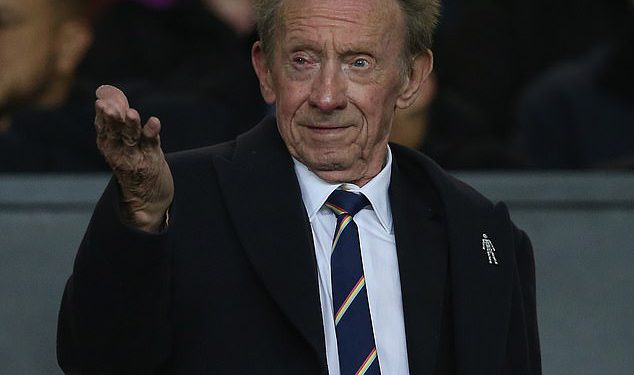 Oproštaj od nogometaša filmske zvijezde odjevenog u crveno Manchester Uniteda: Denis Law imao je slavu, glamur i golove, ali s tračkom poniznosti – utjelovio je ono za što bi se klub trebao zalagati, piše IAN LADYMAN