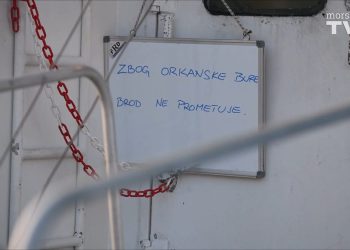 Orkanska bura privezala brodove u šibenskoj luci