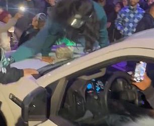 Orlovi obožavatelj uhvaćen u Act Revolting Act dok slavi zapovjednike pobjeđuju