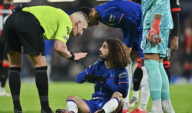 Otkriveno: razlog koji stoji iza VAR-ove zagonetne poruke od tri riječi sucu Robertu Jonesu koja je dovela do kontroverzne odluke da NE isključi zvijezdu Bournemoutha Davida Brooksa nakon što je povukao Marca Cucurellu za kosu