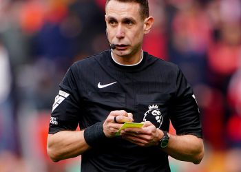 Otpušteni sudac Premier lige David Coote “mogao bi se senzacionalni povratak u nogomet” – samo dva mjeseca nakon što su se pojavili videozapisi o njemu koji je frknuo prah i uvredljiv Jurgen Klopp