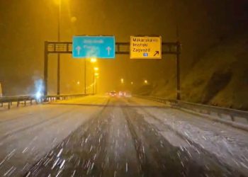 Ovako izgleda autocesta iza Mosora, proglašeni su zimski uvjeti