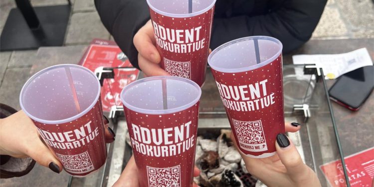 Ove su se godine na Adventu u Splitu prvi put mogle naći višekratne tematske plastične čaše