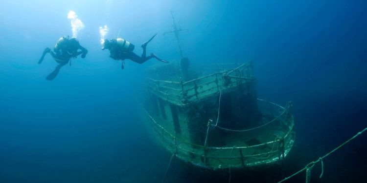 PLAVI JADRAN Olupina kojeg su prigrlile dubine mora, čije ime nosi