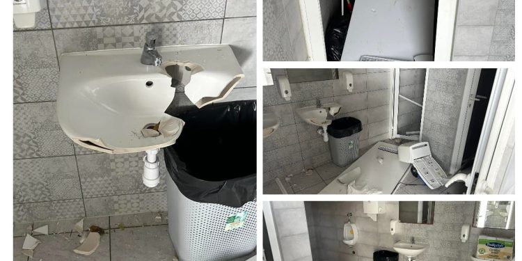 POGLEDAJTE ŠTO SU UČINILI Lijene štetočine potpuno demolirale WC u Podgori