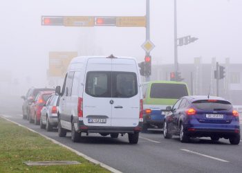 OPREZ U VOŽNJI Magla smanjuje vidljivost, moguća poledica | NACIONAL.HR