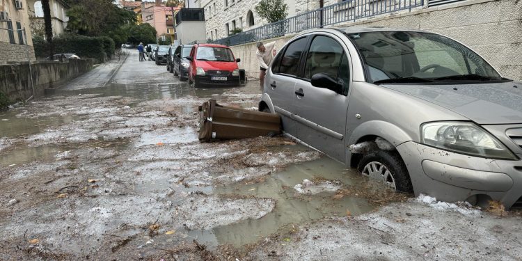 NEVIĐENI PRIZORI Nevjerojatna poplava u Splitu, najteže je na izlazu iz grada | NACIONAL.HR