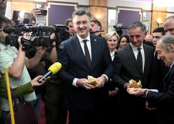 BESRAMNO Plenković: ‘Ljudi, ne vjerujte Milanoviću, čovjek vas laže mjesecima’ | NACIONAL.HR