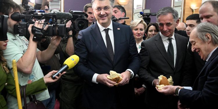 BESRAMNO Plenković: ‘Ljudi, ne vjerujte Milanoviću, čovjek vas laže mjesecima’ | NACIONAL.HR