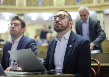 NEOPISIVO Tomaševića u Skupštini napali zbog ‘standardnog jezika’ i udruga. Odgovorio Hermanu: Znate li da i Obuljen Koržinek… | NACIONAL.HR