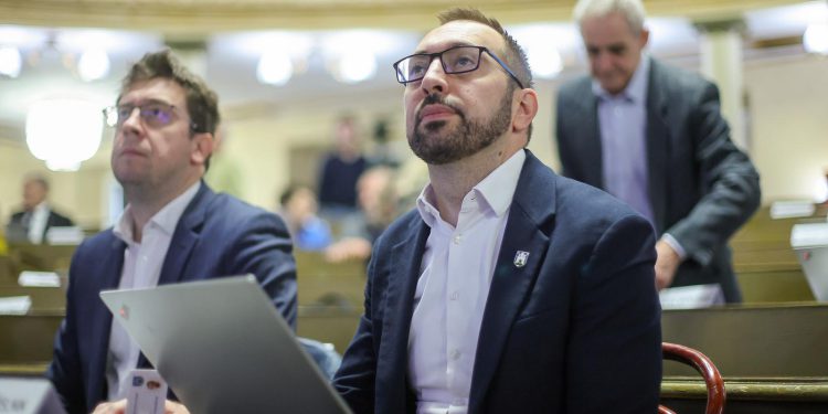NEOPISIVO Tomaševića u Skupštini napali zbog ‘standardnog jezika’ i udruga. Odgovorio Hermanu: Znate li da i Obuljen Koržinek… | NACIONAL.HR